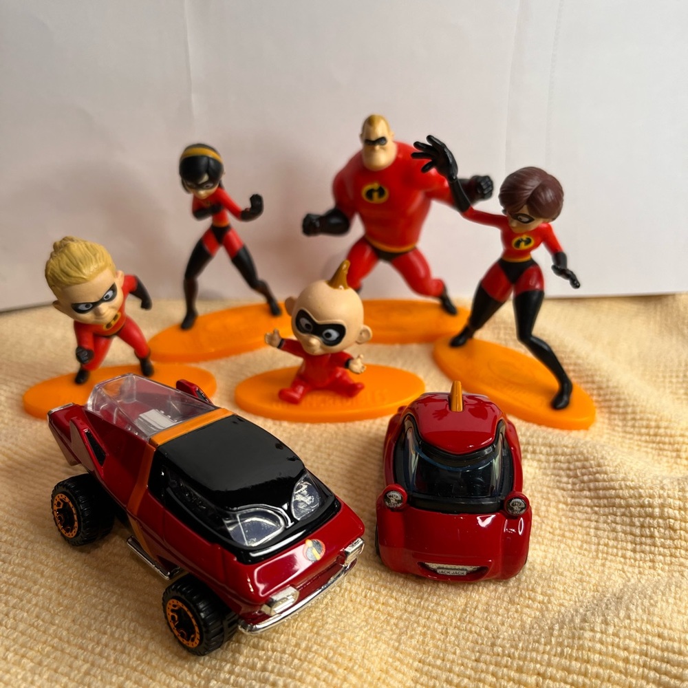 The Incredibles cake topping decorations